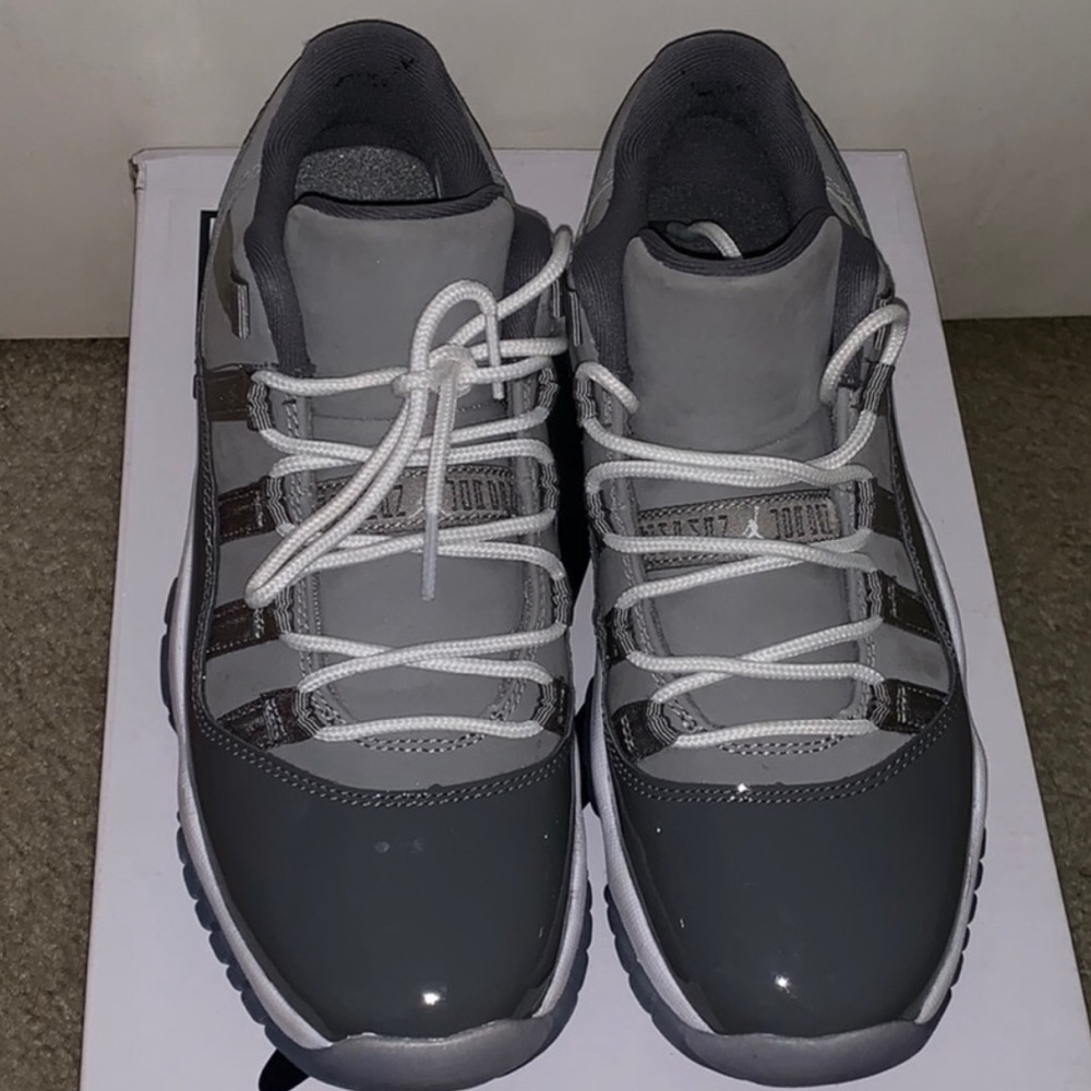 Low top grey 11s